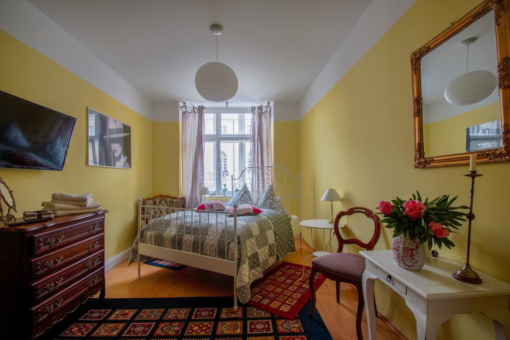 Cafe 28 & Am Markt Apartment